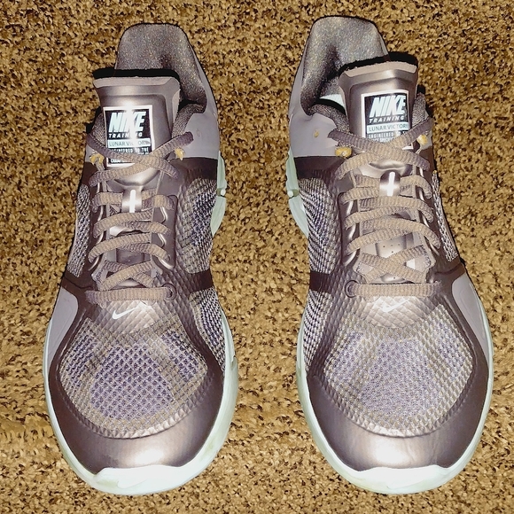 Nike - Picture 2 of 5